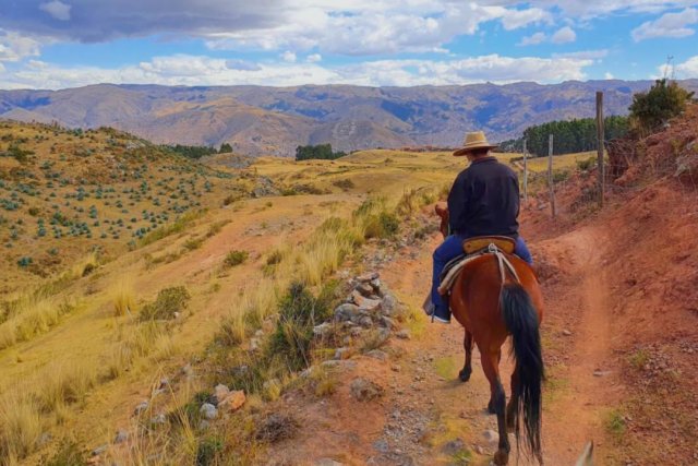 Horseback riding in Sacsayhuamán